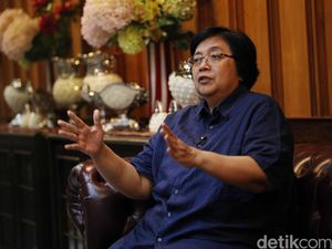 Lirikan Menteri Siti untuk Sepatu Pria, Bukan Tas Hermes