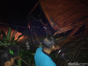 Truk Tabrak Tiang dan Masuk Jurang di Semarang, 1 Orang Tewas