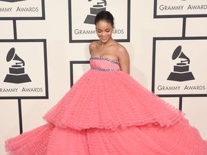 Rihanna Ungkap Nama Desainer Impian untuk Rancang Gaun Pengantinnya Rihanna Ungkap Nama Desainer Impian untuk Rancang Gaun Pengantinnya