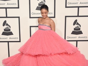 Rihanna Ungkap Nama Desainer Impian untuk Rancang Gaun Pengantinnya