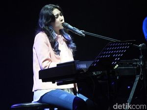 Isyana Sarasvati Bikin Galau di Konser Kahitna