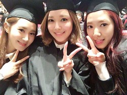 Congraduation! Park Shin Hye, Yuri dan Sooyoung SNSD Wisuda Hari Ini