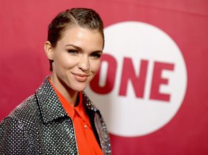 Cerita Aktris Ruby Rose Tentang Koleksi 100 Lipstiknya