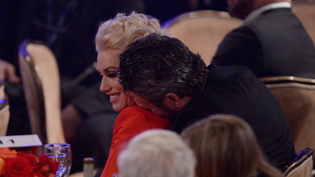 Aww, Mesranya Gwen Stefani dan Blake Shelton di Pre-Grammy 2016 Aww, Mesranya Gwen Stefani dan Blake Shelton di Pre-Grammy 2016