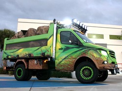 Van Mercedes Ini Berubah Jadi Truk Raksasa Hulk