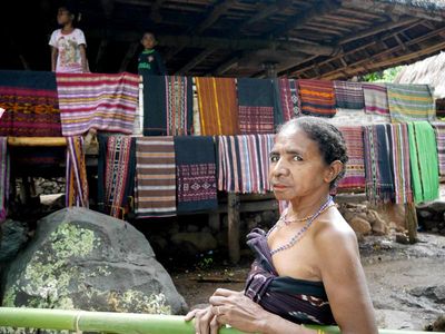Lebih Dekat dengan Penghuni Kampung Tradisional di Alor