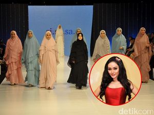 10 Foto Terheboh: Aksi Artis Berhijab di Catwalk, Zaskia Gotik Makin Cantik