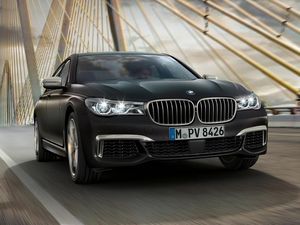 BMW Seri M Performance Ini Gunakan Mesin Rolls-Royce