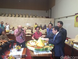 Sindiran untuk Akom dan Mahyudin yang Absen di HUT Fraksi Golkar