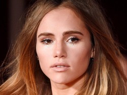 Air Mata Glitter Jadi Tren Makeup Terkini