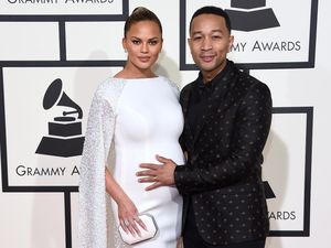 Pilih Jenis Kelamin Calon Anak Lewat Bayi Tabung, Chrissy Teigen Dikritik