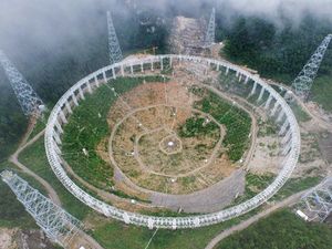 5 Eksperimen Sains Terbesar di Dunia: Teleskop Radio-Penghancur Atom Raksasa 5 Eksperimen Sains Terbesar di Dunia: Teleskop Radio-Penghancur Atom Raksasa
