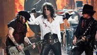Hollywood Vampires Guncang Panggung Grammy 2016