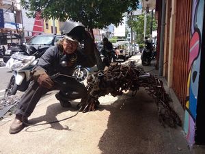 Ini Ono Man of Steel Asal Malang yang Karya Patung Besinya Sudah Diakui Dunia