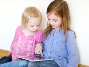 Kecanduan Gadget, Perkembangan Mata dan Penglihatan Anak Bisa Terganggu