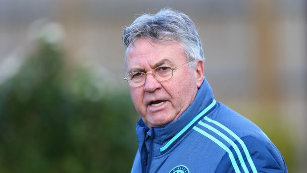 COBHAM, ENGLAND - FEBRUARY 15:  Guus Hiddink manager of Chelsea looks on during a Chelsea training session ahead of their UEFA Champions League round of 16 match against Paris Saint-Germain at Chelsea Training Ground on February 15, 2016 in Cobham, England.  (Photo by Harry Engels/Getty Images)