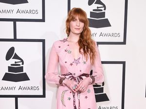 Florence Welch Berhenti Tur untuk Obati Depresi Florence Welch Berhenti Tur untuk Obati Depresi