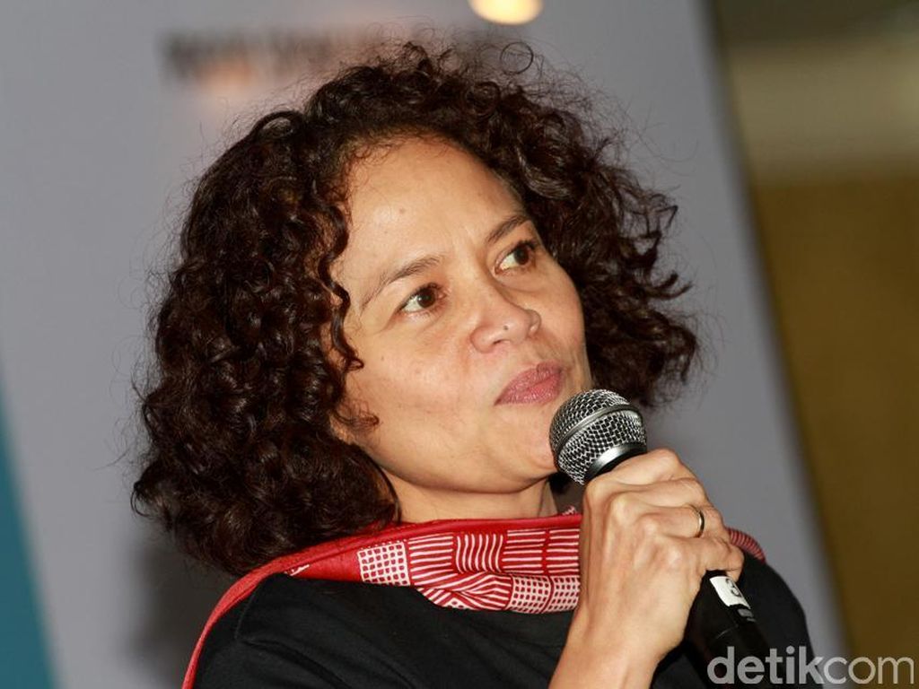 Mira Lesmana Bangga Bebas Jadi Film Pertama yang Syuting di MRT Jakarta Mira Lesmana Bangga Bebas Jadi Film Pertama yang Syuting di MRT Jakarta
