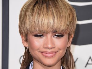 Makeup Sendiri, Seperti Ini Penampilan Zendaya di Grammy Awards 2016