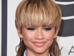 Makeup Sendiri, Seperti Ini Penampilan Zendaya di Grammy Awards 2016