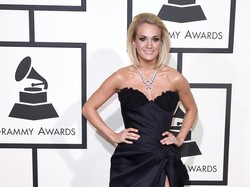 Foto: Parade Busana Hitam Selebriti di Red Carpet Grammy Awards