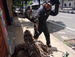 Ono Man of Steel Ingin Bangun Galeri Seni Patung Besi dari Rongsokan