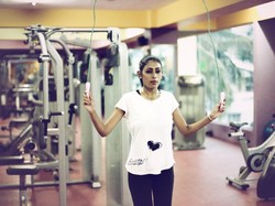 Tak Pede dengan Lemak di Lengan? Yuk Singkirkan dengan Rajin Lompat Tali