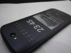 Ponsel Bermuka Dua YotaPhone 3 Dirilis, Harganya?