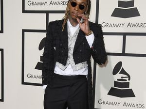 Duh! Rapper Wiz Khalifa Pakai Ganja saat Manggung
