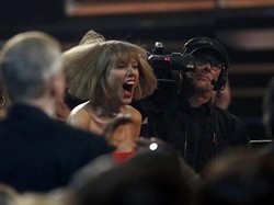 Waaa..Taylor Swift Sumringah Ed Sheeran Menang Song Of The Year