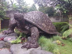 Ono Man of Steel yang Kebanjiran Proyek Garap Patung dari Besi Rongsokan