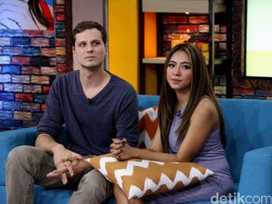 6 Fakta Pernikahan Nadia Vega dan Bule Mualaf Yaar Jorik Dozy 6 Fakta Pernikahan Nadia Vega dan Bule Mualaf Yaar Jorik Dozy