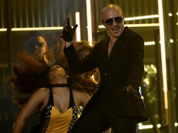 Bantu Pasien Kanker Korban Badai Maria, Pitbull Kirim Pesawat Jet