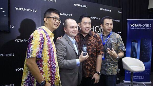 Si Dua Wajah YotaPhone 2 Mendarat di Indonesia