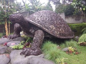 Berapa Harga Patung Besi Karya Ono Man of Steel?