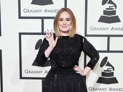 Perut Ramping Adele di After Party Oscar Jadi Sorotan