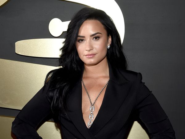 Perdana Tampil di Grammy Awards, Begini Gaya Demi Lovato