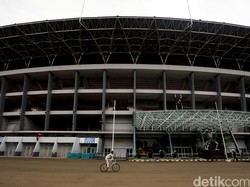 Diduga Dilempar Batu, Seorang Suporter Bola di GBK Terluka di Kepala