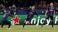 Edinson Cavani merayakan gol yang dibuatnya di menit ke-78. Di leg kedua nanti, PSG cuma butuh hasil seri untuk lolos. Sementara Chelsea akan melaju kalau menang minimal 1-0. Gonzalo Fuentes/Reuters/detikFoto.