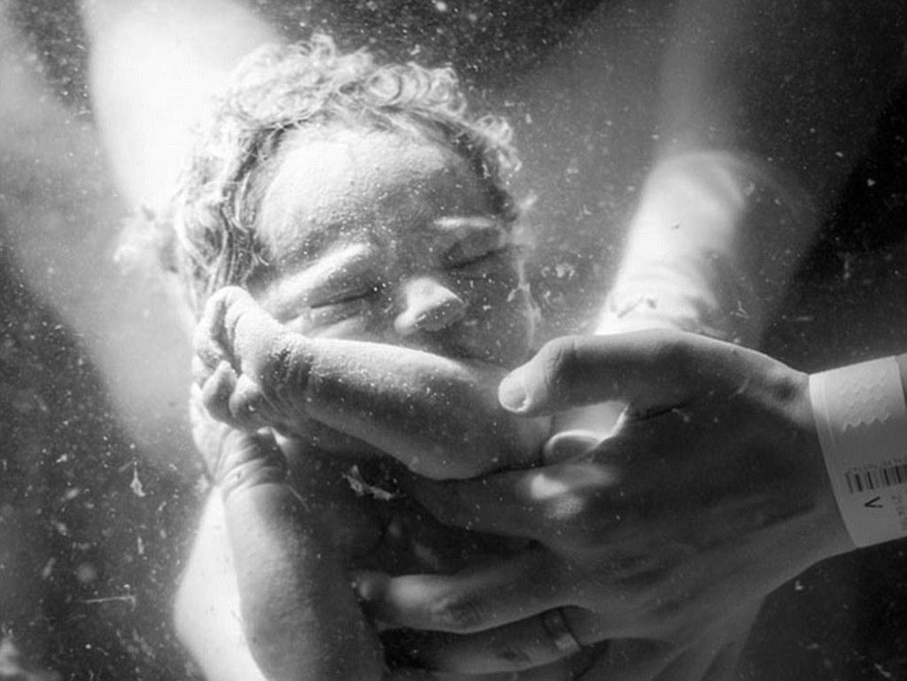Meski Redakan Nyeri, Water Birth Tetap Tak Dianjurkan oleh Dokter