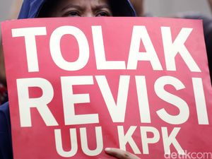 Mahasiswa Demo Lagi di DPRD NTB