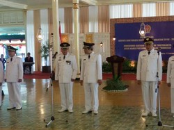 Sultan Lantik 3 Bupati di DIY, Minta Bekerja Tanpa Atribut Parpol