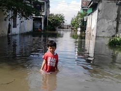 Kawasan Gempol Masih Banjir, 1.700 Nasi Bungkus Dibagikan