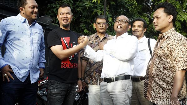 Ahmad Dhani Disambangi Politisi Gerindra DKI