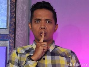 Makin Dikenal, Sandi Tile Diserbu Fans Minta Selfie Makin Dikenal, Sandi Tile Diserbu Fans Minta Selfie