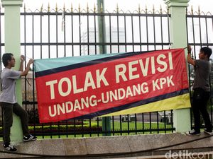 Revisi Undang-Undang KPK untuk Siapa?