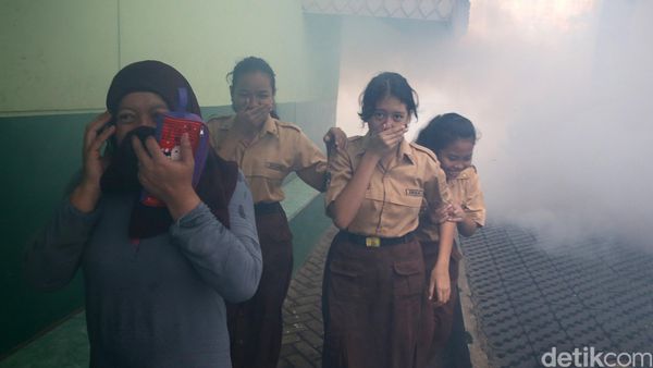 Cegah DBD, Sekolah & Kuburan Difogging