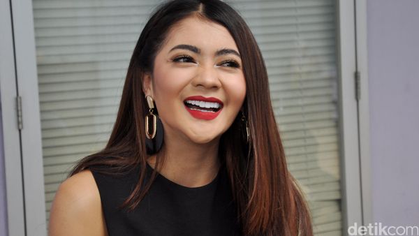 Ehm... Lagi Kasmaran, IDP Sumringah Banget