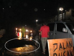 Diguyur Hujan Deras, Jembatan Serong di Depok Ambles