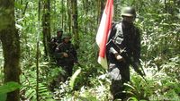 Prajurit TNI Patroli di Pebatasana RI-Papua Nugini